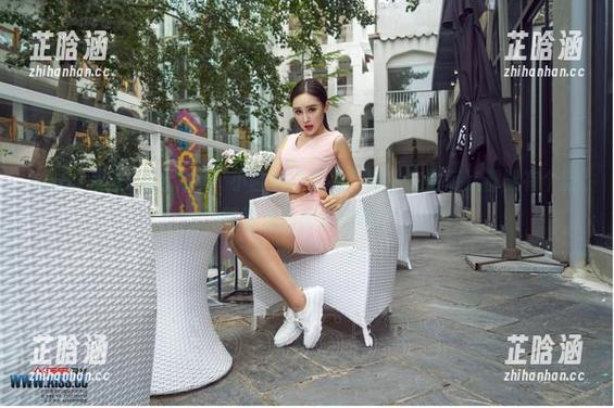 AISS爱丝(黄金版) - 小哲的“女神”图，怎么每次都能有个新壁纸来刺激眼球呢？