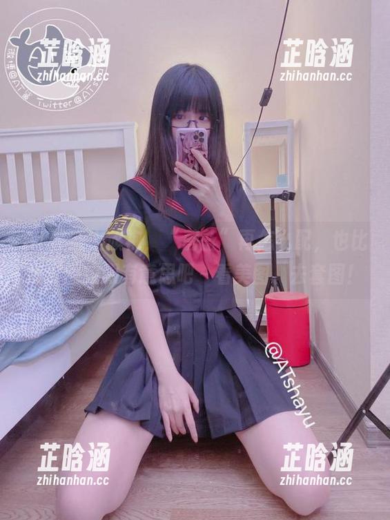AT鲨 AT鲨遇上旗袍,“蔚蓝”再怎么配,也比我穿回校服有意思吧~看美图、去套图!