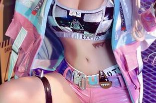 熟悉水上动作吗？Byoru的新泳池写真图库带你‘水’上飞舞！