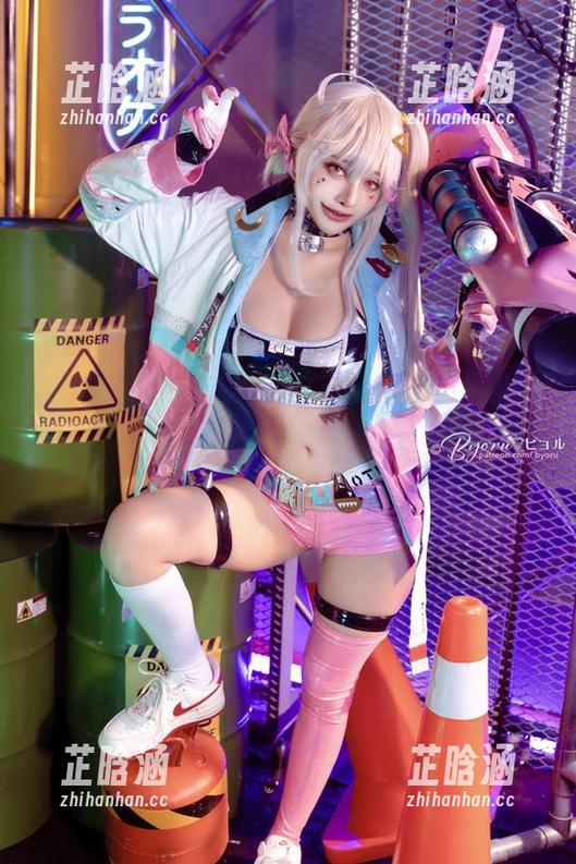 熟悉水上动作吗？Byoru的新泳池写真图库带你‘水’上飞舞！