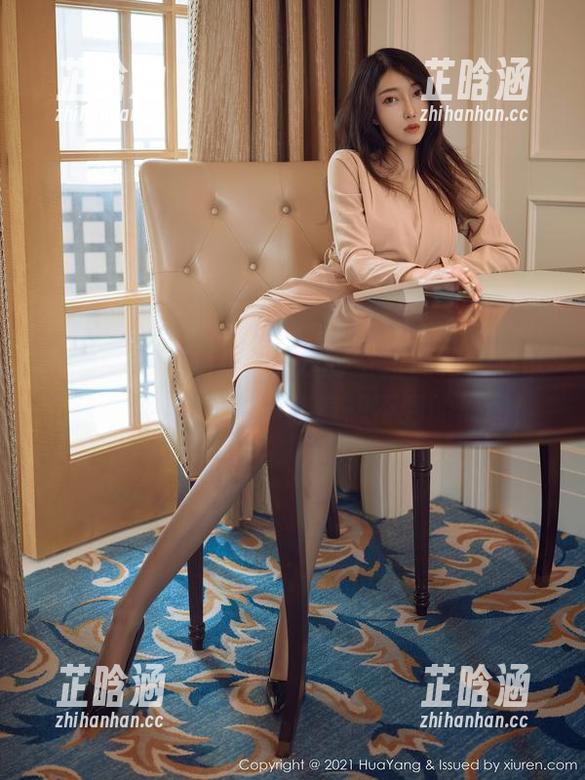 HuaYang花漾 - 说好的空姐福利，赵惟依coco给了我们一张意想不到的原图！