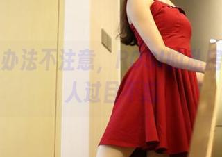 真的没办法不注意，ROSI的私房泳装令人过目不忘