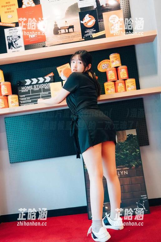 哇哦！精选图片里的Sonson(손손)漫画店女孩，是时候重燃我的二次元魂了！