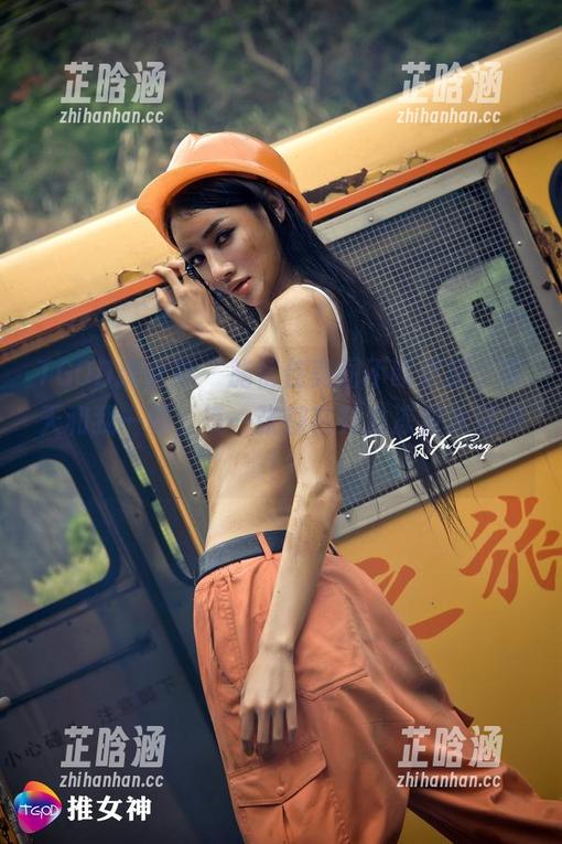 TGOD推女神 - 施忆佳美图不断更新，夏天和我一样，每一张都在努力冻成冰淇淋！