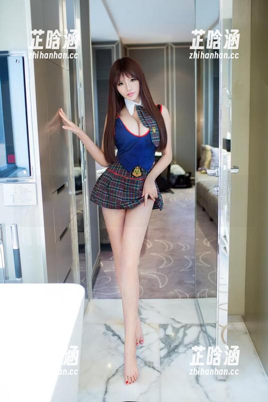 TuiGirl - 胡允儿用毛衣演绎出什么新花样？原图再现精彩，精选揭示美丽细节。