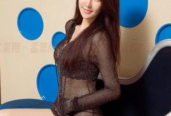UGirls尤果网 – 孟思雨的红裙，竟然是资源？我想说，衣柜还得更新呐！