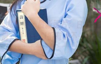 UGirls尤果网 – 最新图片：白裙下的陈雅漫，嗯……似乎有点不一样？