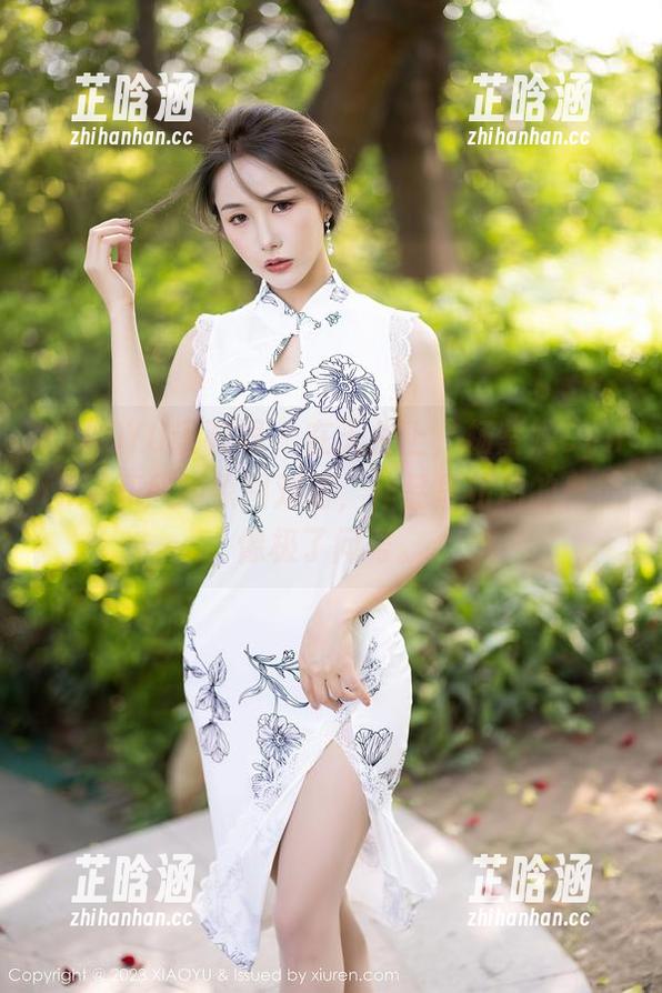 XIAOYU语画界-杨紫嫣Cynthia XIAOYU语画界 - 在天台上,杨紫嫣Cynthia和风的原图对话,作品里扭动的身影像极了问号。
