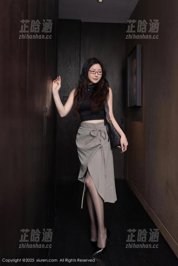 Xiuren秀人网-HeyuZhang Xiuren秀人网 - 随性而玩:HeyuZhang的私拍图集,蕾丝就像带着幽默的包袱