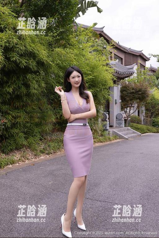 Xiuren秀人网-乔伊joy Xiuren秀人网 - 图片里的乔伊joy好像在与海对视,我就默默站在旁边想,她这是要和海谈什么呢?