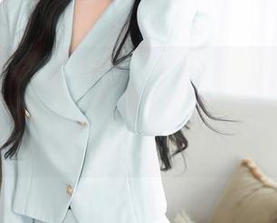 Xiuren秀人网 – 图包分享：会飞的小虎牙黑白大质感，能把简单的黑白拍得这么有趣，佩服佩服！