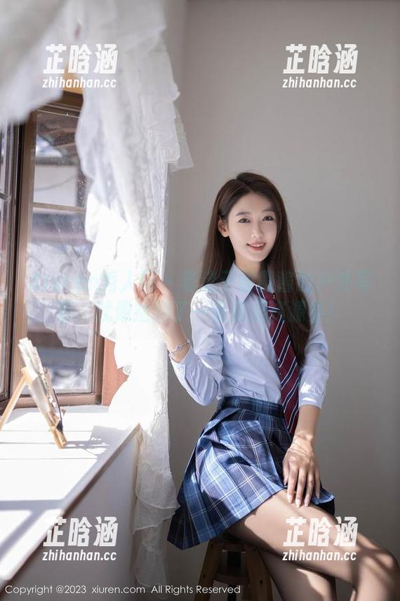 Xiuren秀人网 - 着迷于圆圆酱的户外写真，就像捡到了一张超级资源券！
