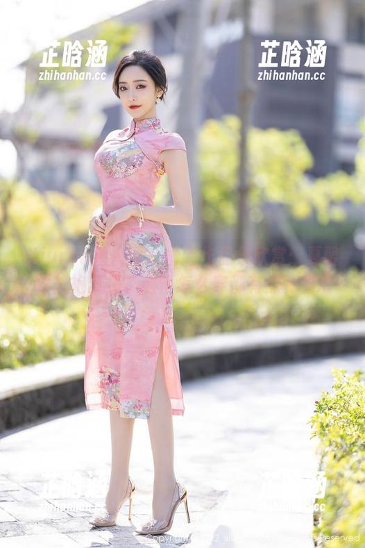 Xiuren秀人网-夏馨瑶 Xiuren秀人网 - 最新作品集欣赏:夏馨瑶旗袍穿搭,随便怎么穿都有点味道...