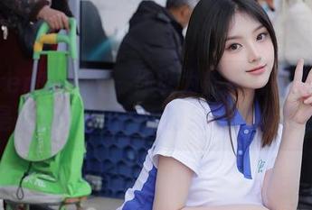 Xiuren秀人网 – 你以为是展开礼物？其实是打开娜娜子yy的免费圣诞图包！