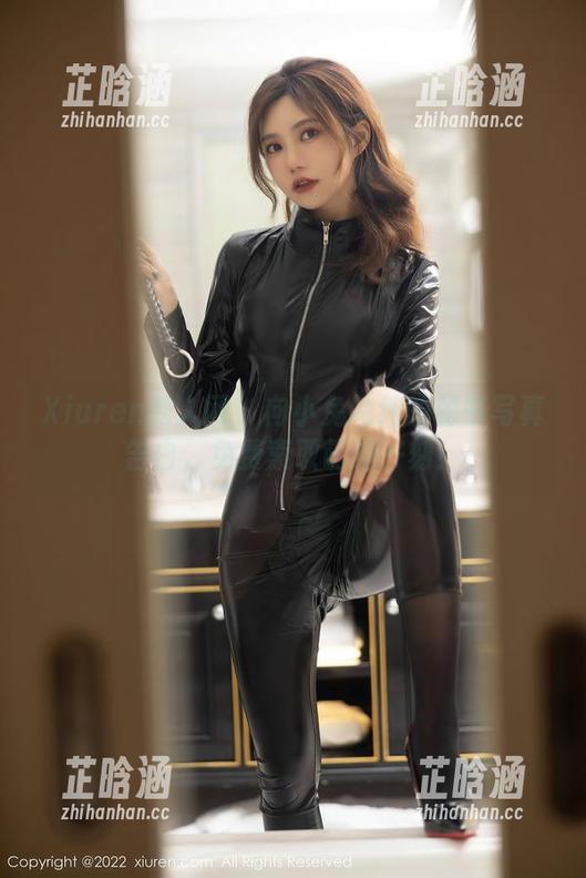 Xiuren秀人网-小兔纯纯 Xiuren秀人网 - 向小兔纯纯的秘书写真告白,免费索取萌趣一刻!