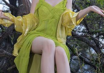 Xiuren秀人网 – 看！徐莉芝Booty用蕾丝织就的美图梦境，让人想陷进去…