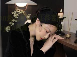 Xiuren秀人网 – 让工作变得迷人：陈念灵Vickyao的高清写真，谁说秘书不能略带戏谑