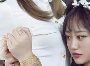 丽柜 – 突然意识到：白云在天台上的高清原图好像该发发朋友圈