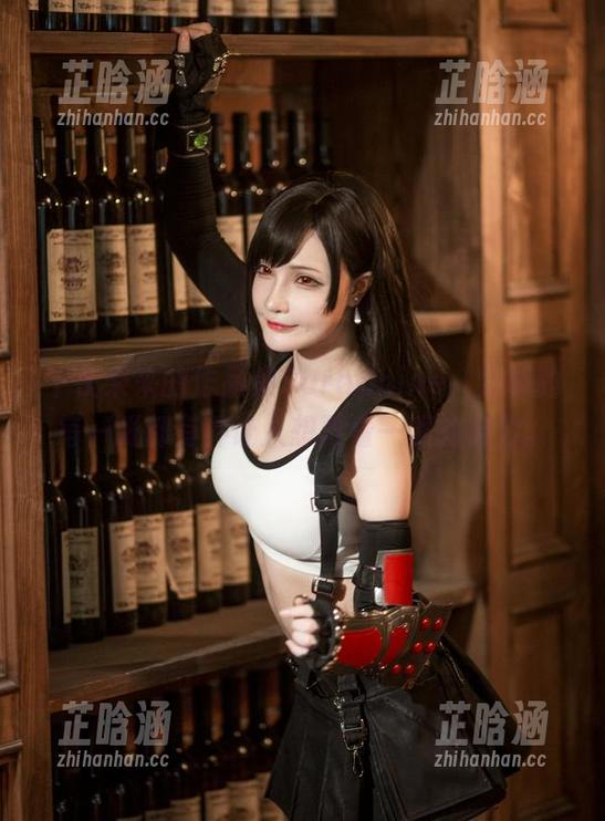 千夜未来的作品集Seraphine，分享的每一张都有种让人想再看一眼的魔力。