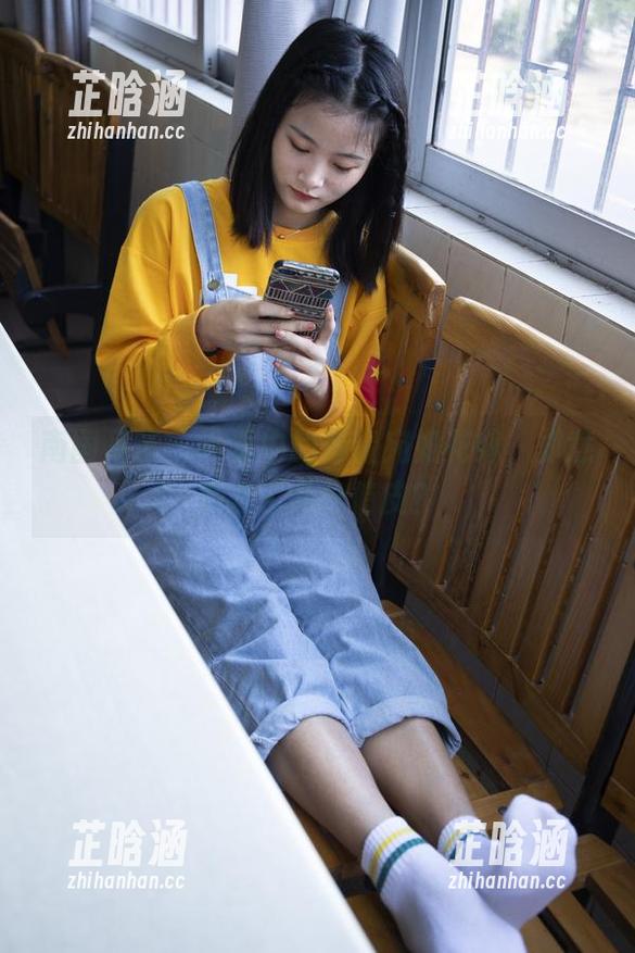 南国足艺 - 写真中的青青宛如花嫁，却意外多了几分俏皮？