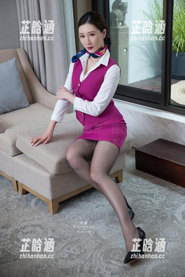 头条女神 - 信悦儿私拍，豹纹美腿动态展示，保你一眼看不够！