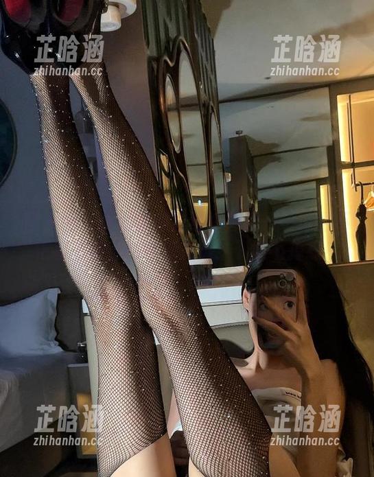 微密圈 - 女刺客的豹纹裤图库——再也不怕裤子被抢粘在沙发上！下载不掉线！