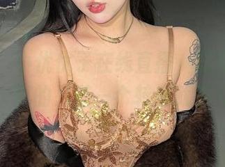 微密圈 – 小优优子在线直播，原图里的少女，真的只差一个转身就美炸。