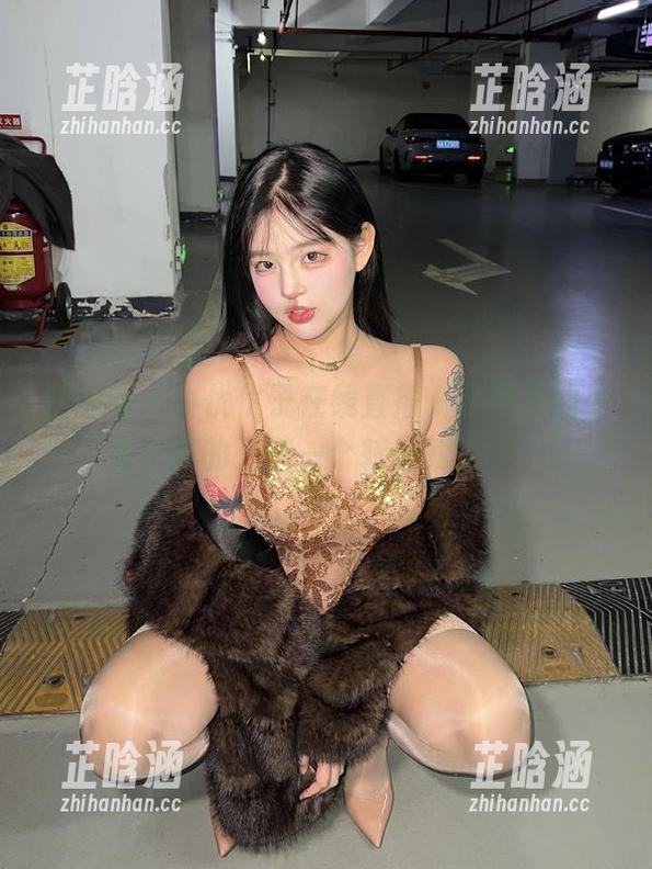 小优优子 微密圈 - 小优优子在线直播,原图里的少女,真的只差一个转身就美炸。