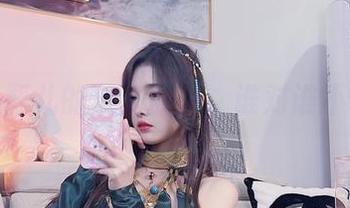 小小奶瓶儿的双人原图：谁对谁不老实？