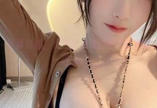 微密圈 – 写真时刻，小玉吃果冻的巨无霸如何让清纯脸蛋颤抖！