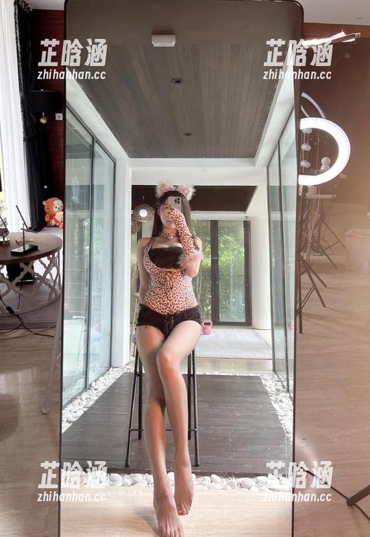 小玉吃果冻 微密圈 - 小玉吃果冻超高清自拍,让我意识到我的脸是多么精致——喂,别误会,我不是在说自己!