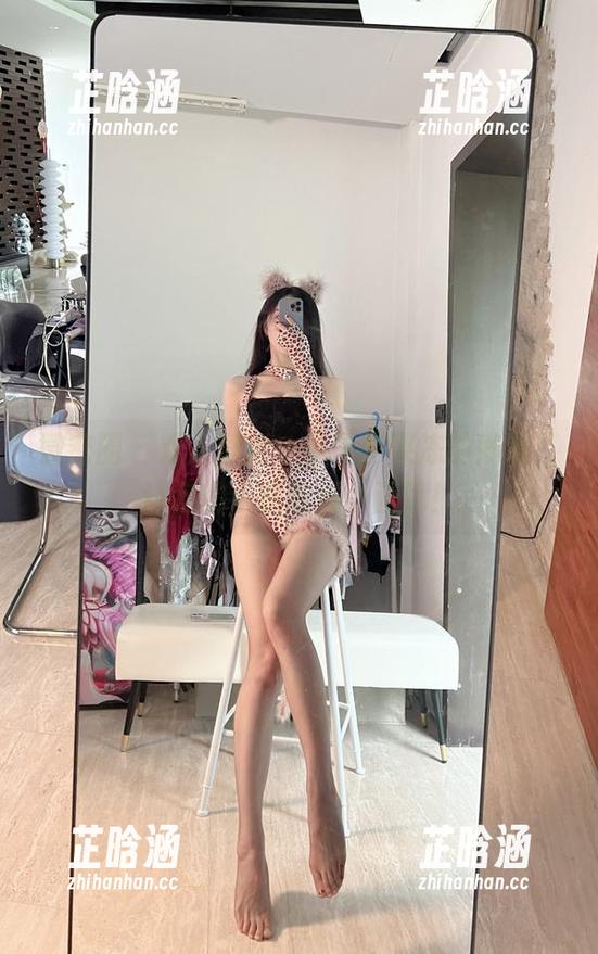 微密圈 - 双人壁纸：小玉吃果冻的妙招，让你的手机变成小画廊！
