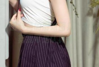 尤果网 – 田梓茵的厨娘图集：在炉台上跳舞我可是认真呢！