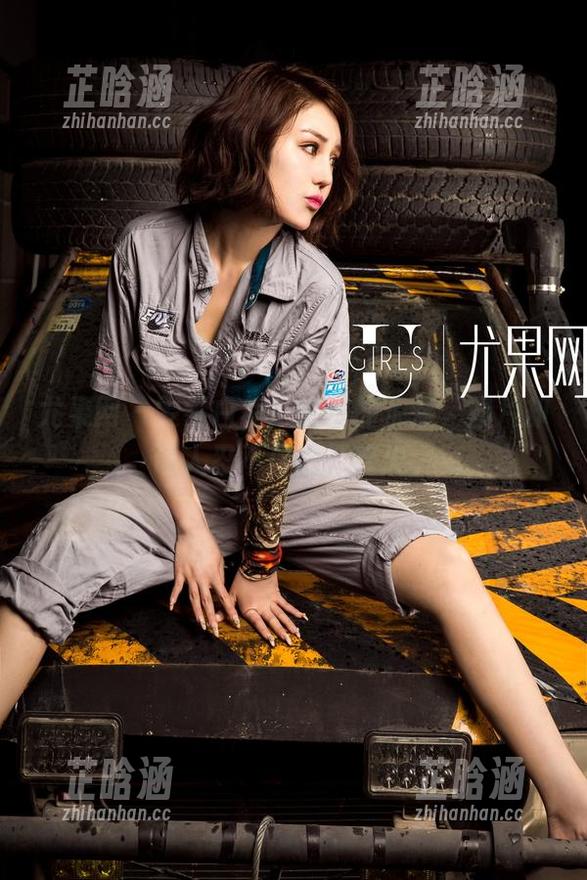 尤果网-雯雯 尤果网 - 雯雯白裙:定制的浪漫,图片却让人忍不住想打哈欠。