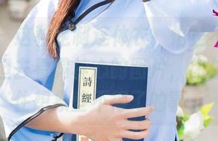 尤果网 – 这种定制连体衣，怕是不许人想太多，但去看霓梓心的图片，你总会忍不住想象些不得了的事。