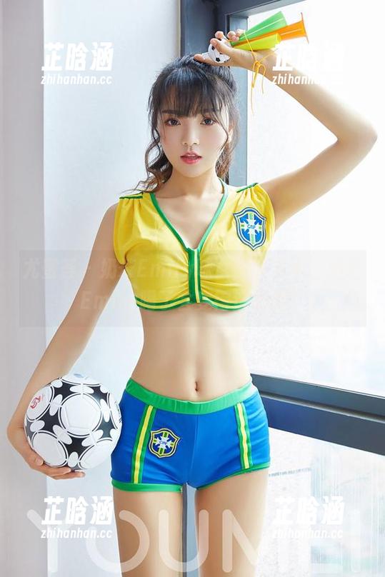 尤蜜荟 - 奶茶Emily味女孩的写真，奶茶Emily喝了会变得这么甜？