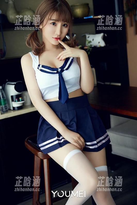 在线写真：说吧，尤蜜荟的红帐暖下，影缠绵的“小动作”你是不是也看到？