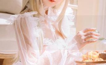 小白裙怎么会如此美？日奈娇的图集里，藏着些意想不到的惊喜哦。