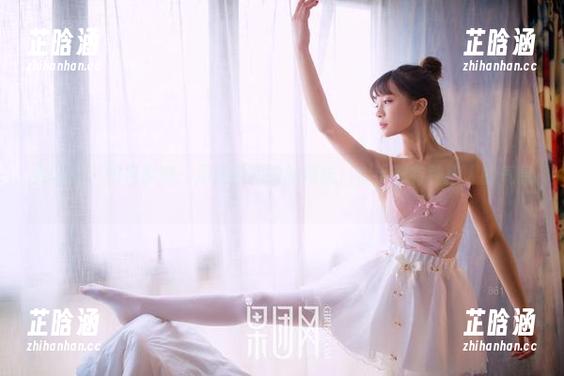 果团网 - 图包参考：周妍希和她的网袜，似乎都有种撩人的气息。