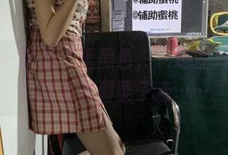 微密圈 – 桃脱了爱黑色，一组图片让人很想捧着资源栗子走……