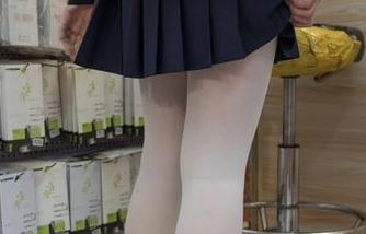 深入森萝财团的白丝迷雾：足控腿控图包合集，突然觉得腿风景开发得不错。