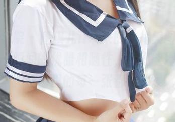 模范学院 – 唐琪儿il带来的白裙美图，中间那一瞬间的优雅和随性，你们能理解吗？图包里的每一张都心动。