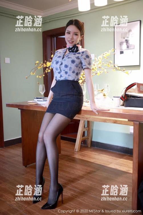 模范学院-鲍妮boonie 模范学院 - 火辣鲍妮boonie饰演可爱制服,画面竟然又让人忍不住想存为壁纸,谁能拒绝这样的装扮呢?