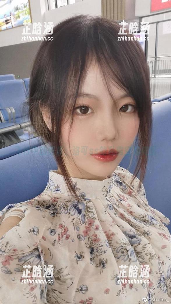 洛可ss 飞行中的惊喜:洛可ss的私房空姐美图