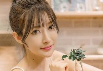 王羽杉的空姐图集，又一次更新了，这次她带了什么惊喜？