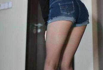 微密圈 – 一起来看看白龙猫女的美足合集，挺有意思的