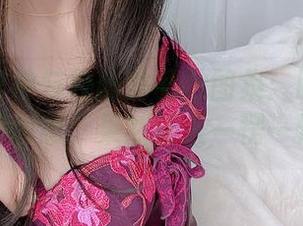 疲惫的眼神与校服的私拍图集：眼酱大魔王w的创意，果然让人一愣一愣的！