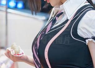 秀人网 – 观看周井空自拍时，我的思绪追逐着每张图片