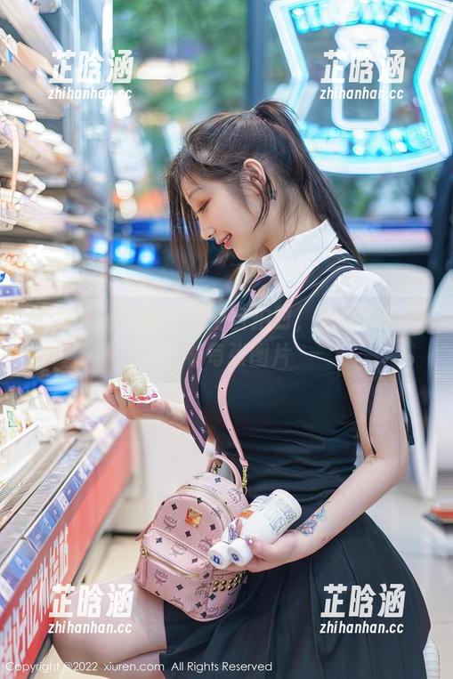 秀人网-周井空 秀人网 - 观看周井空自拍时,我的思绪追逐着每张图片