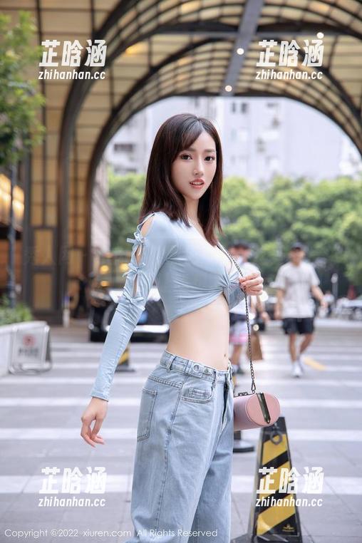 秀人网 - 小肉肉咪黑色系列：这些图片总是让我想歪
